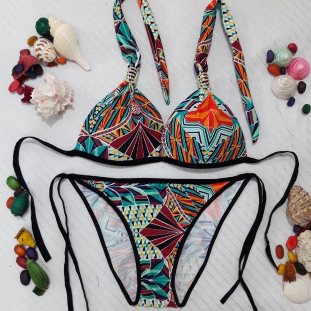 Bikini - Picture 5 of 8